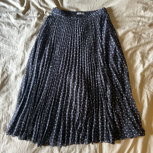 Abercrombie & Fitch Dresses & Skirts - Abercrombie midi pleated skirt size M
